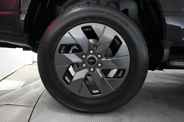 2022 Ford F-150 Lightning — photo 7 of 15