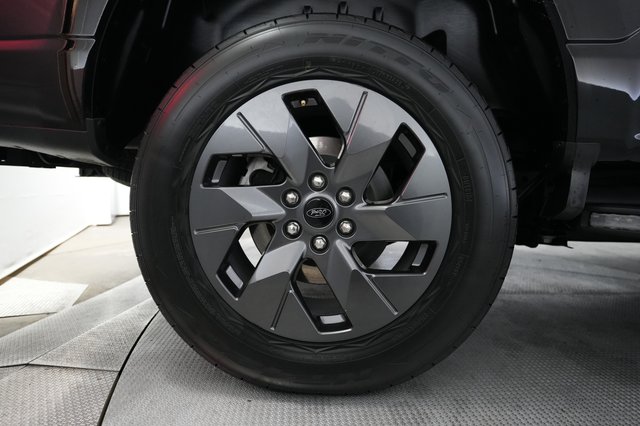 2022 Ford F-150 Lightning — photo 7 of 15
