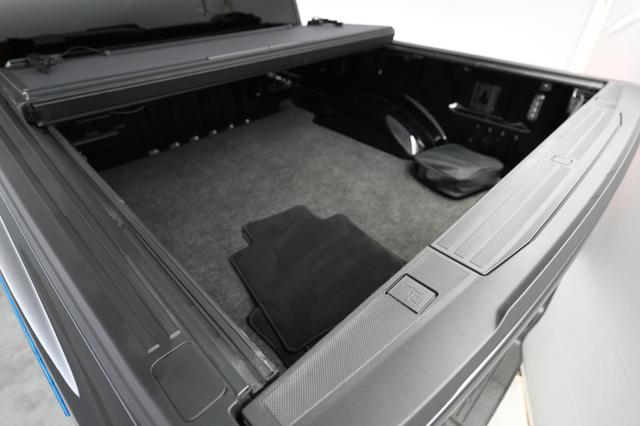 2022 Ford F-150 Lightning — photo 6 of 15