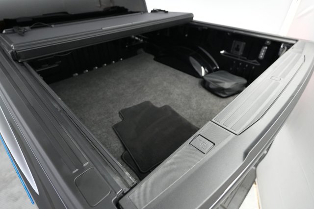 2022 Ford F-150 Lightning — photo 6 of 15