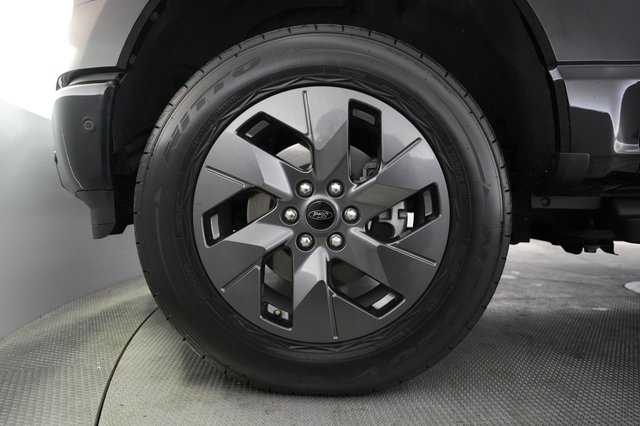 2022 Ford F-150 Lightning — photo 11 of 15