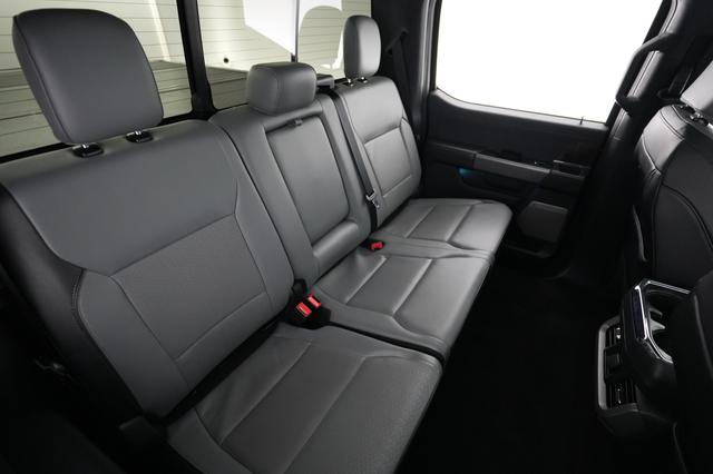 2022 Ford F-150 Lightning — photo 4 of 15