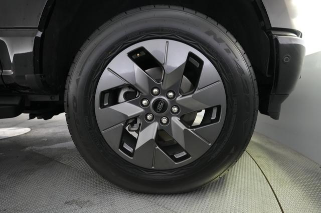 2022 Ford F-150 Lightning — photo 9 of 15