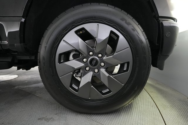 2022 Ford F-150 Lightning — photo 9 of 15