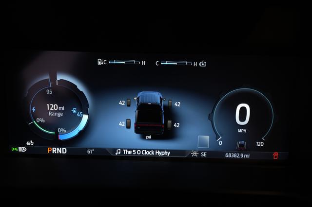 2022 Ford F-150 Lightning — photo 5 of 15
