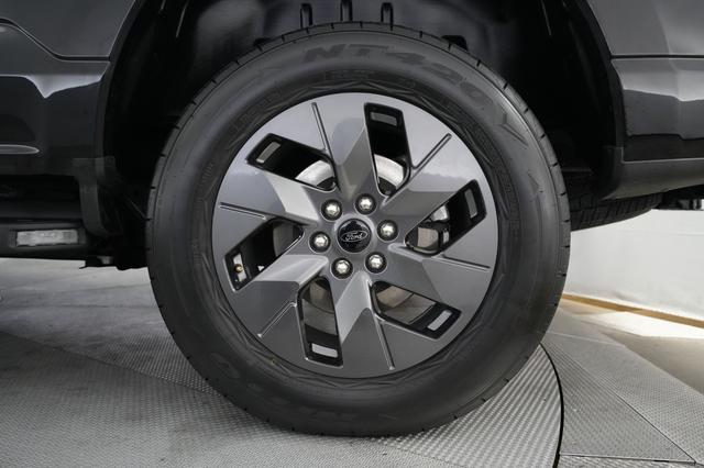 2022 Ford F-150 Lightning — photo 10 of 15