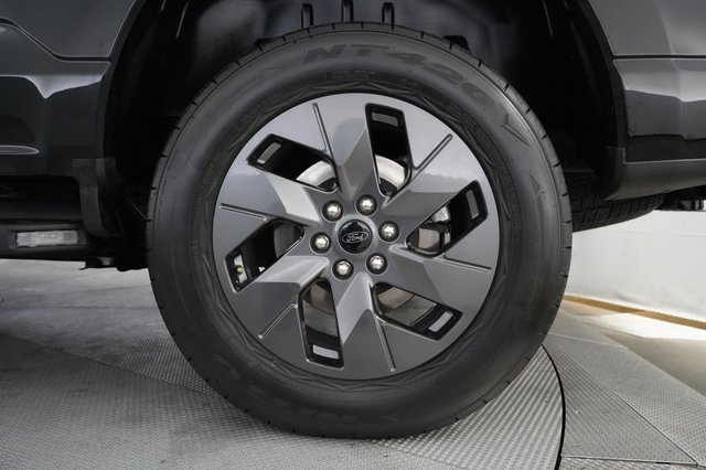 2022 Ford F-150 Lightning — photo 10 of 15