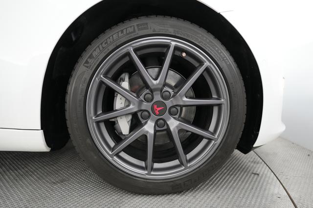 2022 Tesla Model 3 — photo 7 of 21