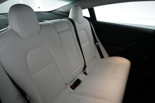 2022 Tesla Model 3 — photo 4 of 21