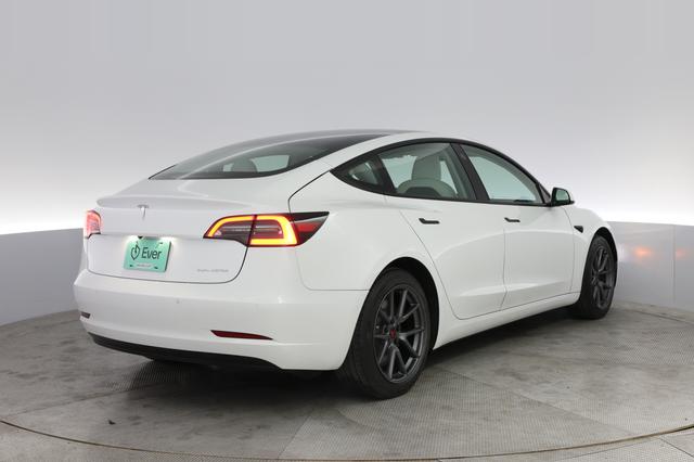 2022 Tesla Model 3 — photo 2 of 21