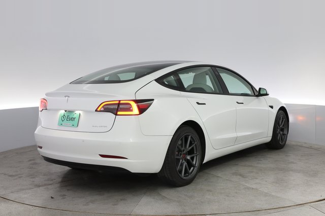 2022 Tesla Model 3 — photo 2 of 21