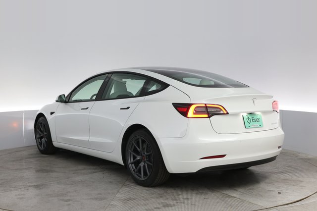 2022 Tesla Model 3 — photo 13 of 21