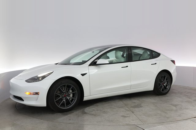 2022 Tesla Model 3 — photo 14 of 21