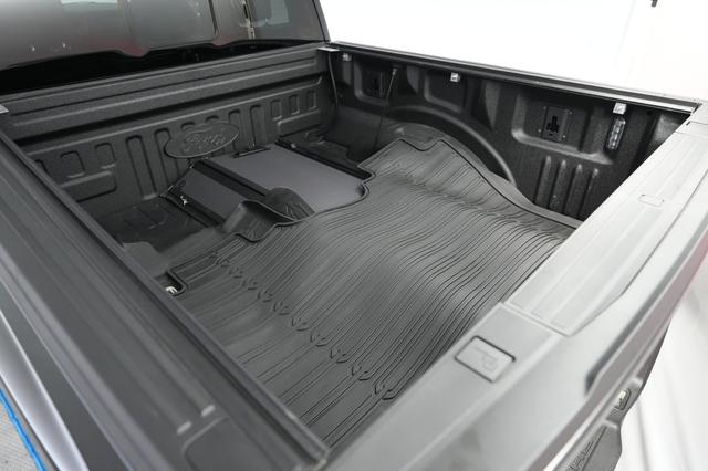 2023 Ford F-150 Lightning — photo 6 of 17