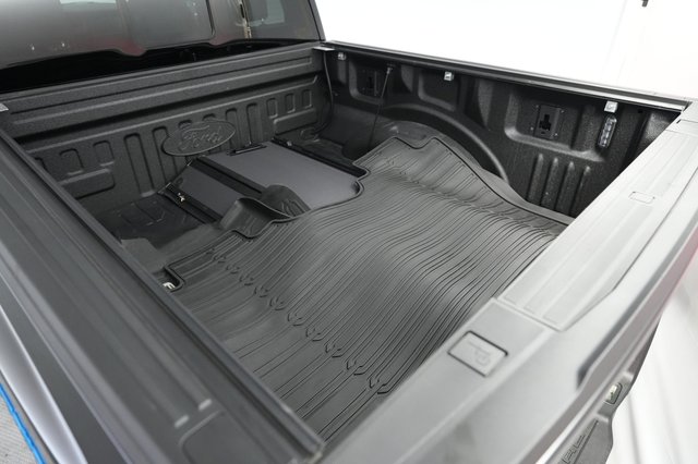 2023 Ford F-150 Lightning — photo 6 of 17
