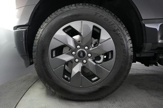 2023 Ford F-150 Lightning — photo 7 of 17