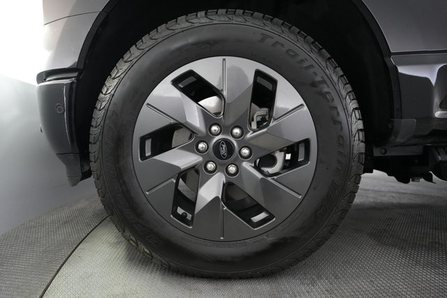 2023 Ford F-150 Lightning — photo 7 of 17