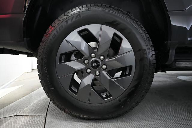 2023 Ford F-150 Lightning — photo 10 of 17
