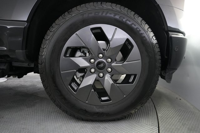 2023 Ford F-150 Lightning — photo 9 of 17