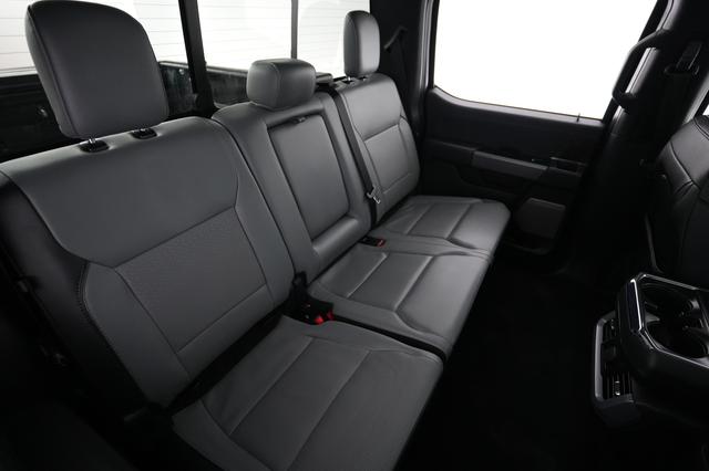 2023 Ford F-150 Lightning — photo 4 of 17