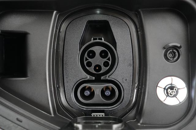 2023 Ford F-150 Lightning — photo 8 of 17