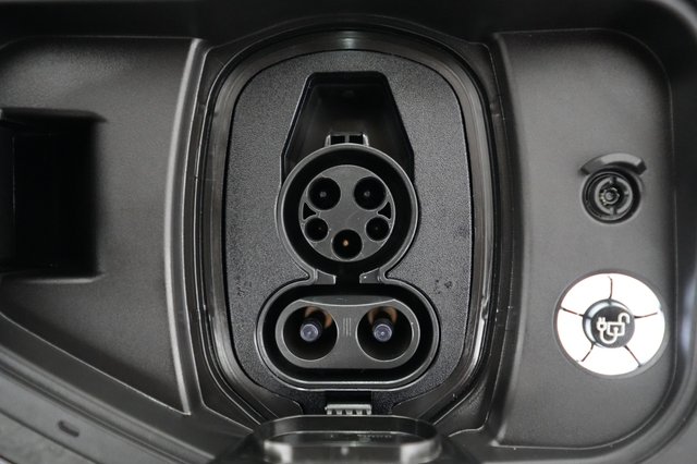 2023 Ford F-150 Lightning — photo 8 of 17