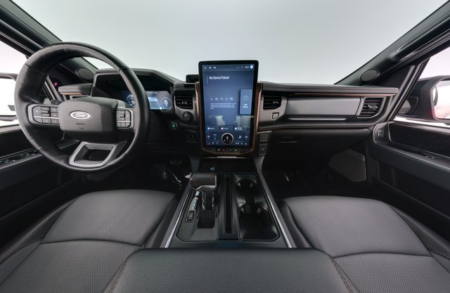 2023 Ford F-150 Lightning — photo 14 of 17
