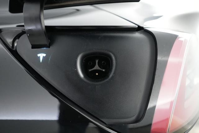 2023 Tesla Model 3 — photo 8 of 21