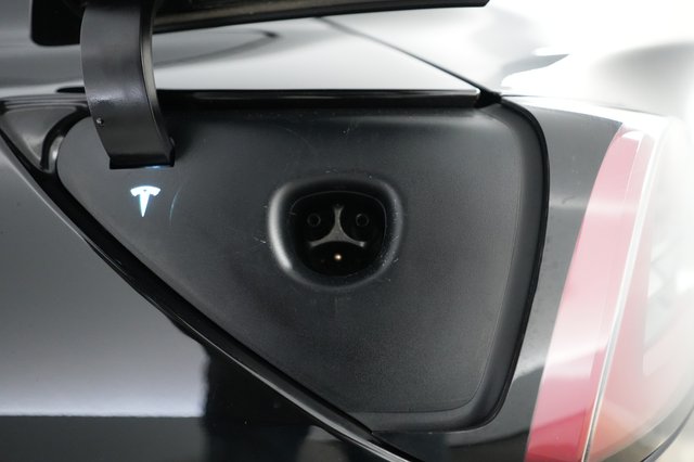 2023 Tesla Model 3 — photo 8 of 21