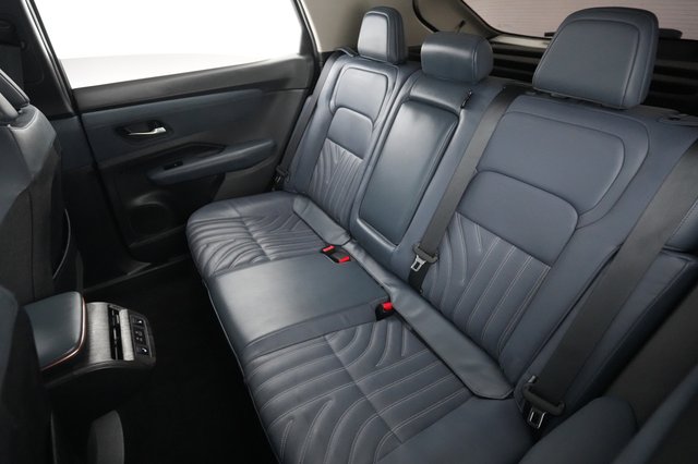 2023 Nissan Ariya — photo 18 of 23