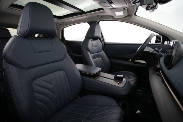 2023 Nissan Ariya — photo 18 of 25