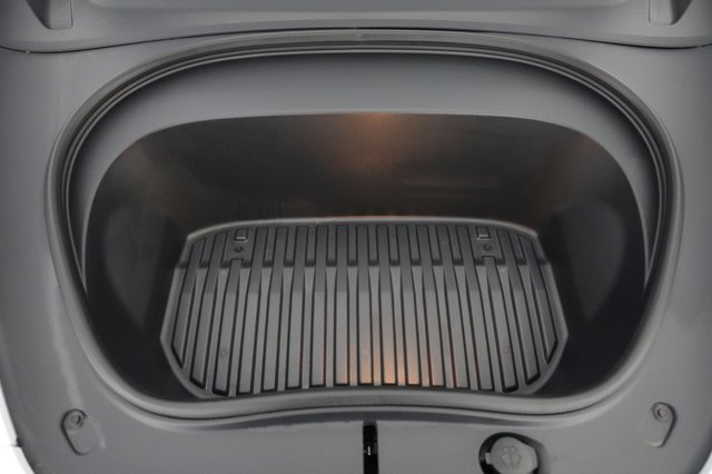 2025 Tesla Model 3 — photo 20 of 23