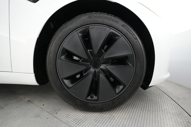 2025 Tesla Model 3 — photo 17 of 23