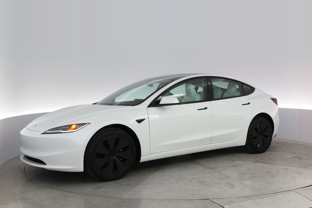 2025 Tesla Model 3 — photo 14 of 23