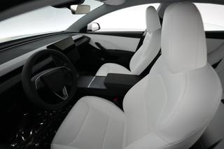 2025 Tesla Model 3 — photo 3 of 23