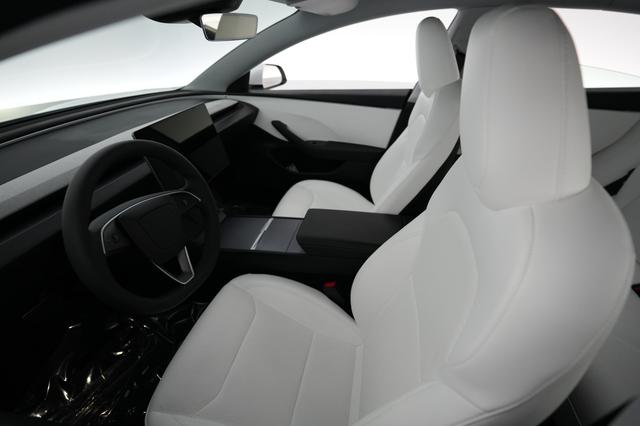 2025 Tesla Model 3 — photo 3 of 23