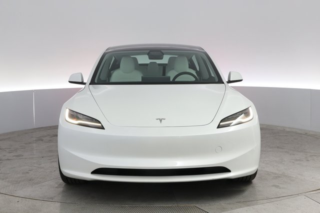 2025 Tesla Model 3 — photo 9 of 23