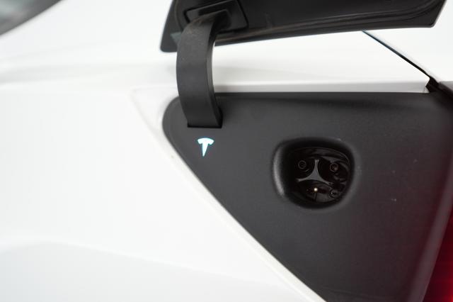 2025 Tesla Model 3 — photo 8 of 23