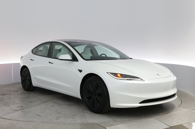 2025 Tesla Model 3 — photo 10 of 23