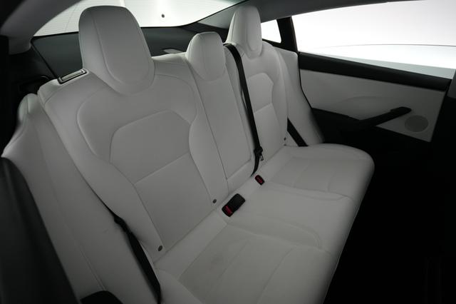 2025 Tesla Model 3 — photo 4 of 23