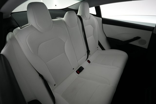 2025 Tesla Model 3 — photo 4 of 23