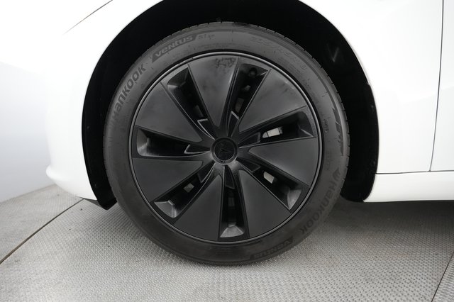 2025 Tesla Model 3 — photo 15 of 23