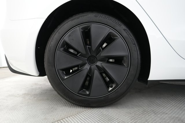 2025 Tesla Model 3 — photo 16 of 23