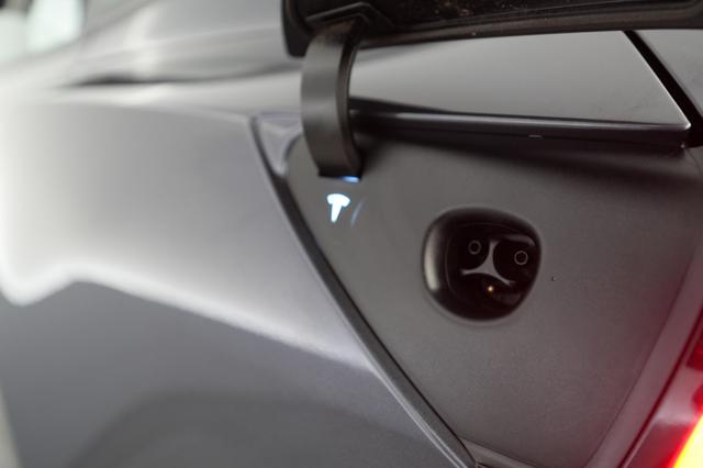 2022 Tesla Model 3 — photo 8 of 24