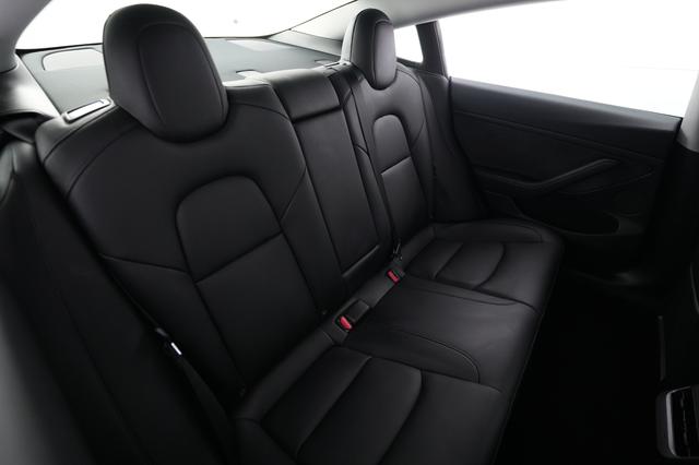 2022 Tesla Model 3 — photo 4 of 24