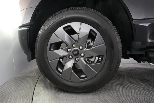 2023 Ford F-150 Lightning — photo 9 of 15