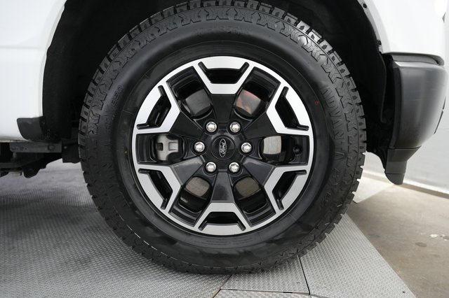 2022 Ford F-150 Lightning — photo 10 of 18