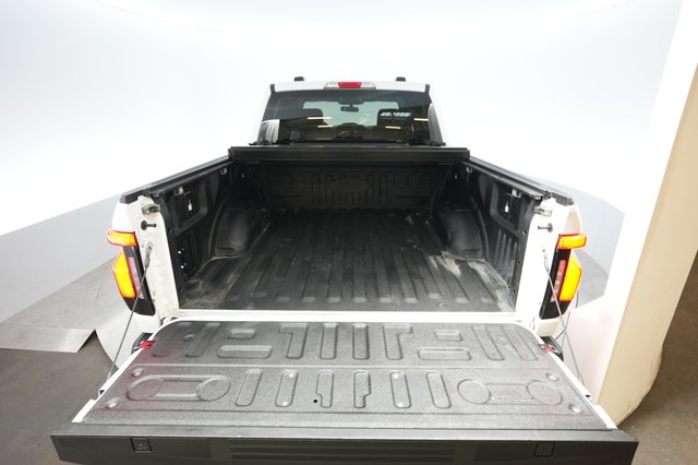2022 Ford F-150 Lightning — photo 6 of 18