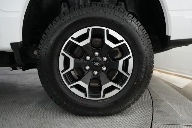 2022 Ford F-150 Lightning — photo 7 of 18