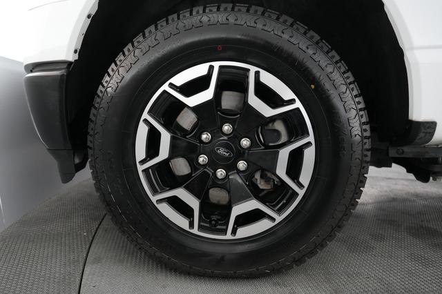 2022 Ford F-150 Lightning — photo 9 of 18